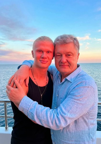 «Привіт» від українців: як один коментар Голанда спровокував хвилю мемів 30 «Привіт» від українців: як один коментар Голанда спровокував хвилю мемів 30