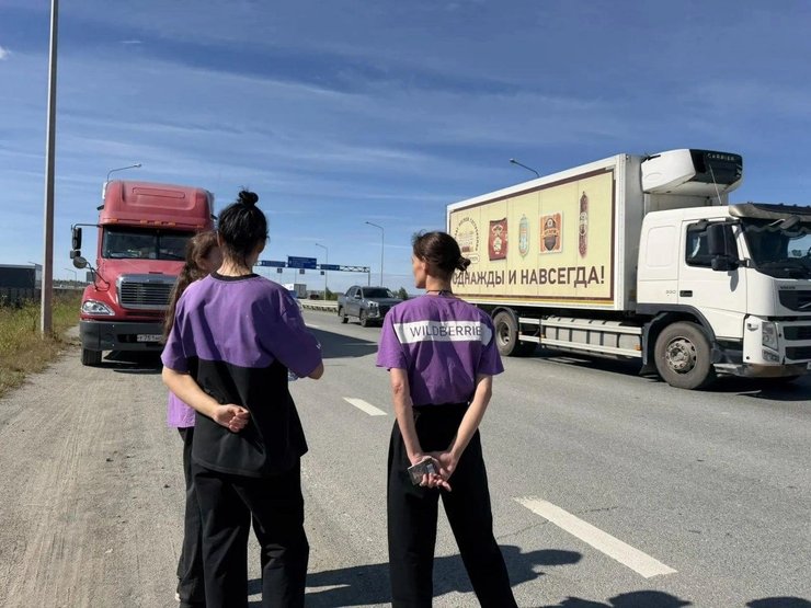 Атака безпілотників на Єкатеринбург: палає ще один склад Wildberries — відео 4 Атака безпілотників на Єкатеринбург: палає ще один склад Wildberries — відео 4