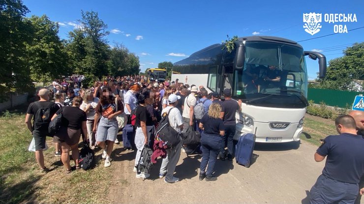 Одещина: Уламки "Шахеда" перетворили кабіну машиніста на попелище, виявивши обвуглену рацію 6 Одещина: Уламки "Шахеда" перетворили кабіну машиніста на попелище, виявивши обвуглену рацію 6