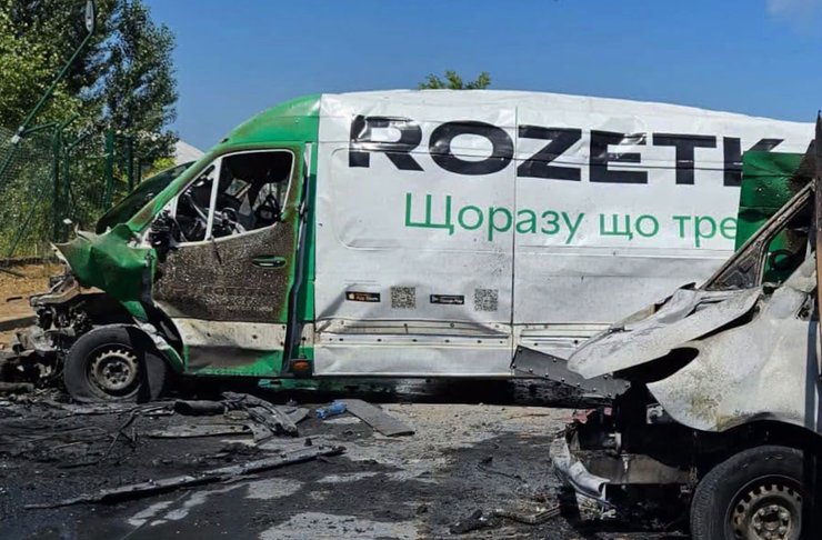 Розетка під ударом: Росіяни знищили склади в Україні 9 Розетка під ударом: Росіяни знищили склади в Україні 9