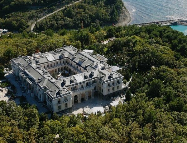 Українські дрони атакували ППО біля резиденції Путіна: подробиці операції