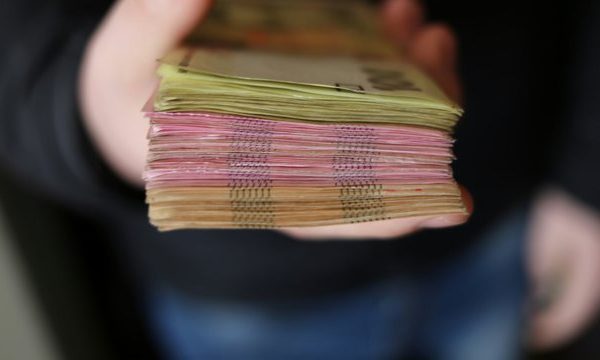 Більше ніж 80% звичайних українців не мають достатніх статків для гідного життя – за результатами опитування ЄБА.