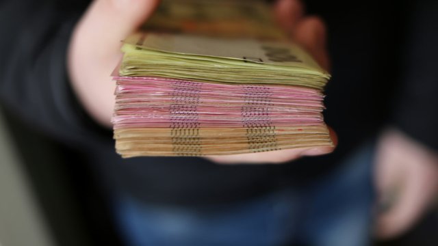 Більше ніж 80% звичайних українців не мають достатніх статків для гідного життя – за результатами опитування ЄБА.