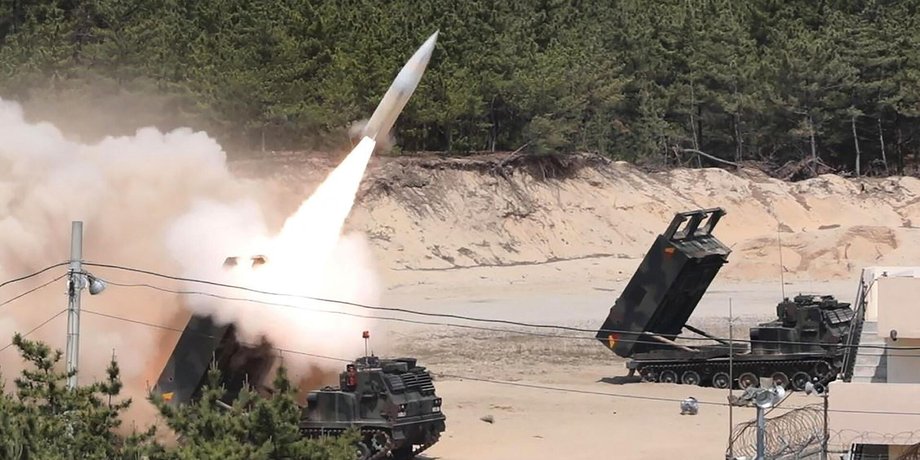 Україна зміцнює оборону: 70 ракет ATACMS та касетні боєприпаси від Туреччини. 2 Україна зміцнює оборону: 70 ракет ATACMS та касетні боєприпаси від Туреччини. 2