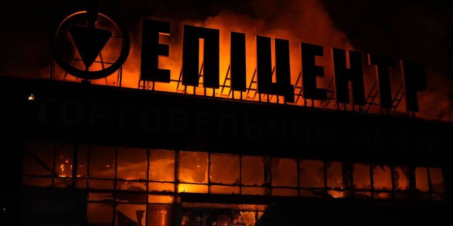 Запоріжжя під обстрілом: палає "Епіцентр", місто залишилось без світла 3 Запоріжжя під обстрілом: палає "Епіцентр", місто залишилось без світла 3