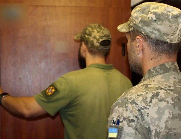 ТЦК вже стукають у двері: як підготуватися до несподіваної повістки