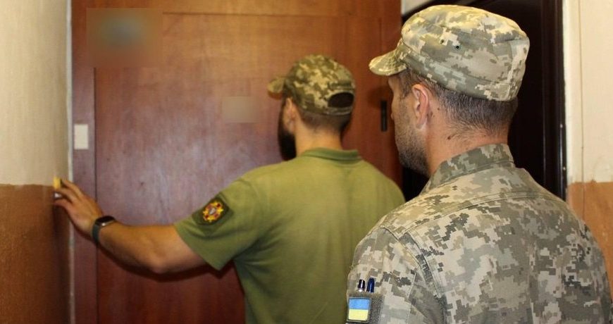 ТЦК вже стукають у двері: як підготуватися до несподіваної повістки