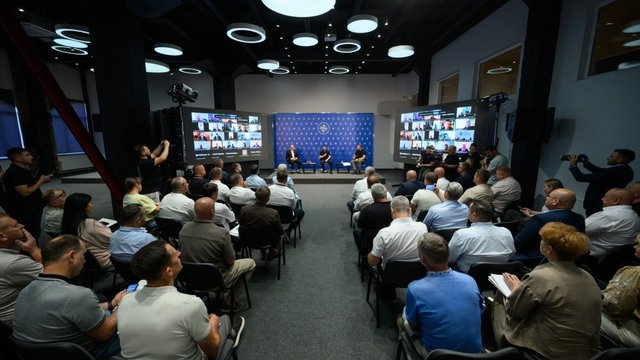 Карпатський інтеграційний проект збере більше п'ятисот представників бізнесу з різних країн – Зеленський 2 Карпатський інтеграційний проект збере більше п'ятисот представників бізнесу з різних країн – Зеленський 2