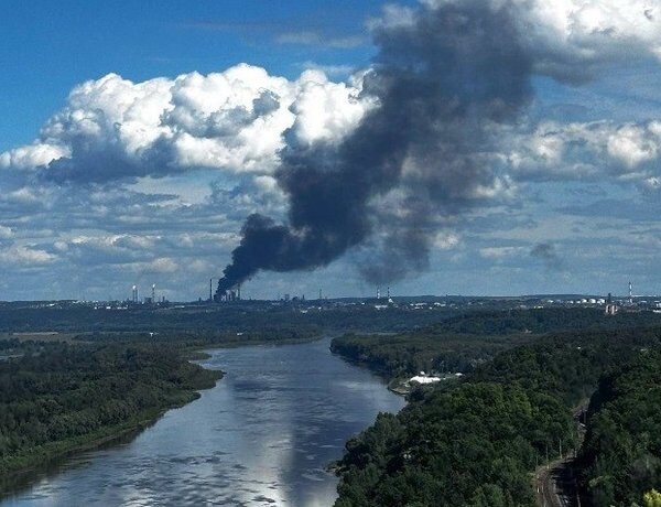 Уфа під ударом: дрони палають на російському НПЗ, відео наслідків