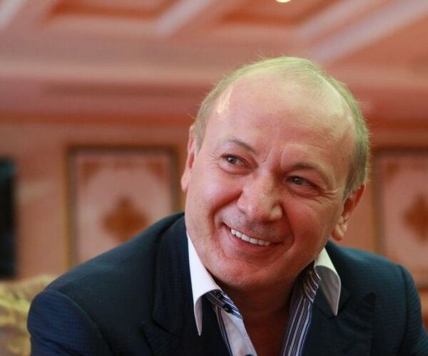 Зеленський вдарив санкціями по творцях “Маші та Ведмедя”