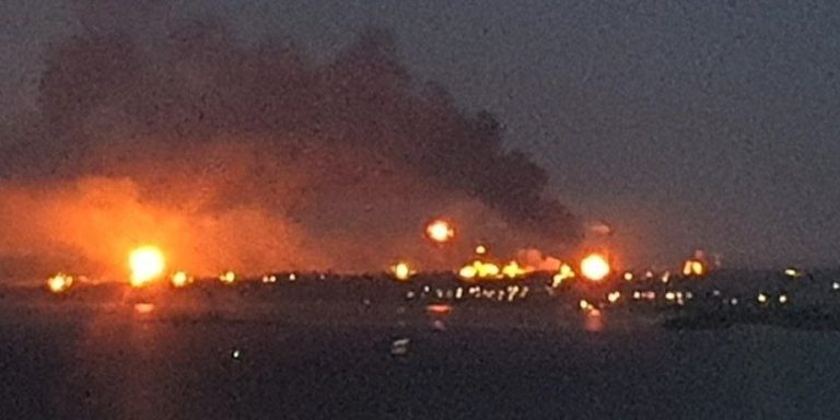 ЗСУ завдають нищівних ударів: палають НПЗ, промзона та авіабаза в Саратові й Енгельсі. 23 ЗСУ завдають нищівних ударів: палають НПЗ, промзона та авіабаза в Саратові й Енгельсі. 23