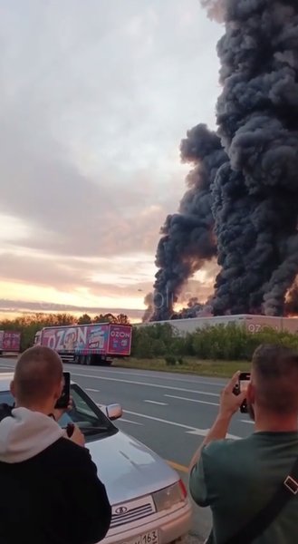 Масштабна пожежа на складі Ozon: що відомо про атаку на маркетплейс 8 Масштабна пожежа на складі Ozon: що відомо про атаку на маркетплейс 8