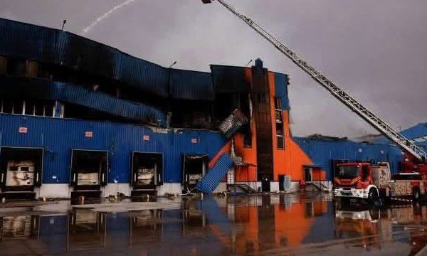 Власники Rozetka повідомляють, що російські війська зруйнували їхній розподільчий центр у Броварах, що призвело до збитків на мільярди гривень.