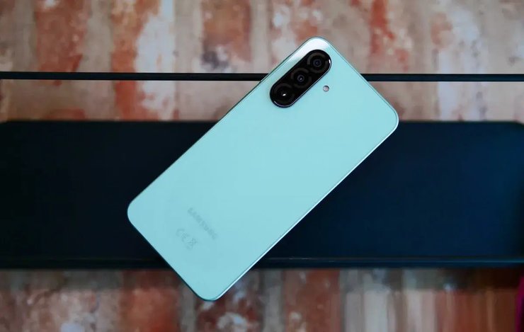 Бюджетні смартфони 2026: Samsung та Motorola представляють 5 топових моделей 9 Бюджетні смартфони 2026: Samsung та Motorola представляють 5 топових моделей 9
