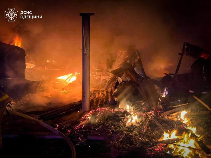 Захисники України відбили атаку росіян на пункт пропуску «Виноградівка»: фотодоказ 4 Захисники України відбили атаку росіян на пункт пропуску «Виноградівка»: фотодоказ 4