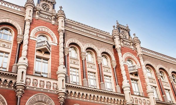 Національний банк України виступає за автоматизацію грошових переказів та уточнення порядку накладення арешту на банківські вклади.