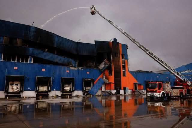 Росія знищила об'єкти "Епіцентру", мережі магазинів "Велмарт", Rozetka неподалік Києва, а перед цим – "Біосферу", "Ласунку" та Millennium у Дніпрі. 6 Росія знищила об'єкти "Епіцентру", мережі магазинів "Велмарт", Rozetka неподалік Києва, а перед цим – "Біосферу", "Ласунку" та Millennium у Дніпрі. 6
