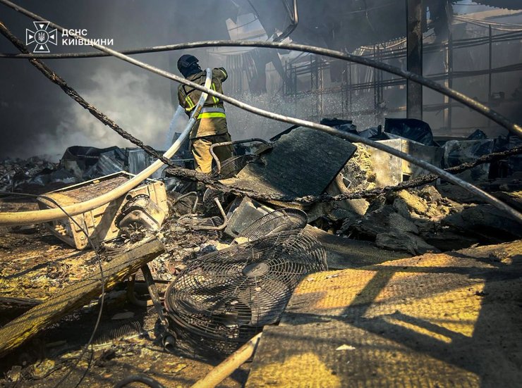 ЗСУ відбивають атаки: Російські війська ціляться у склади на Київщині 6 ЗСУ відбивають атаки: Російські війська ціляться у склади на Київщині 6