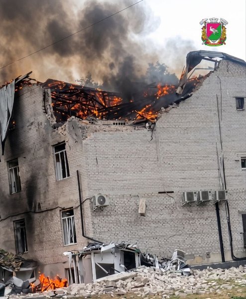 Лозова в огні: Чи вдалося врятуватися з палаючого бізнес-центру?