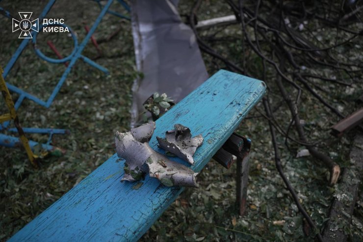 Київ відбив атаку: Сили ППО знищили одну балістичну ракету 4