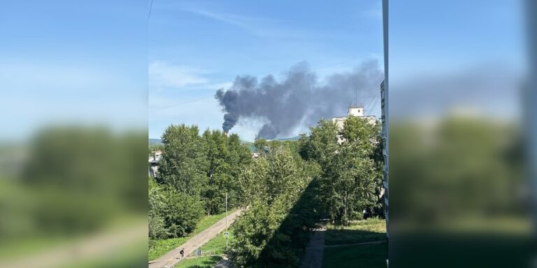 Масштабна пожежа на нафтопереробному заводі «Роснєфть» у Хабаровському краю: деталі та відео 10 Масштабна пожежа на нафтопереробному заводі «Роснєфть» у Хабаровському краю: деталі та відео 10