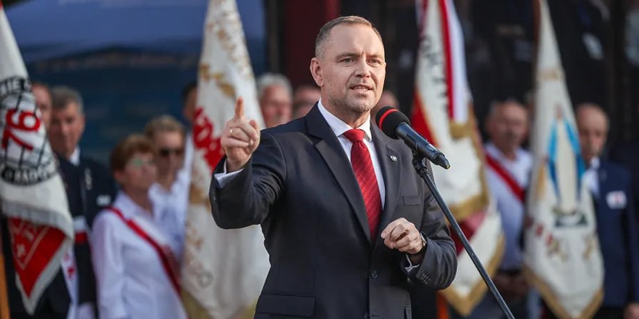 Польща: Навроцький закликає відмовитися від бандерівських прапорів