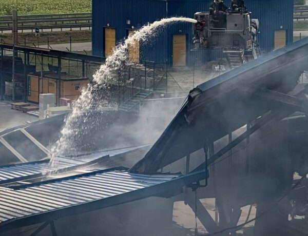 Загарбники вдарили ракетами: 17 українців загинули, продовольчі склади зруйновано