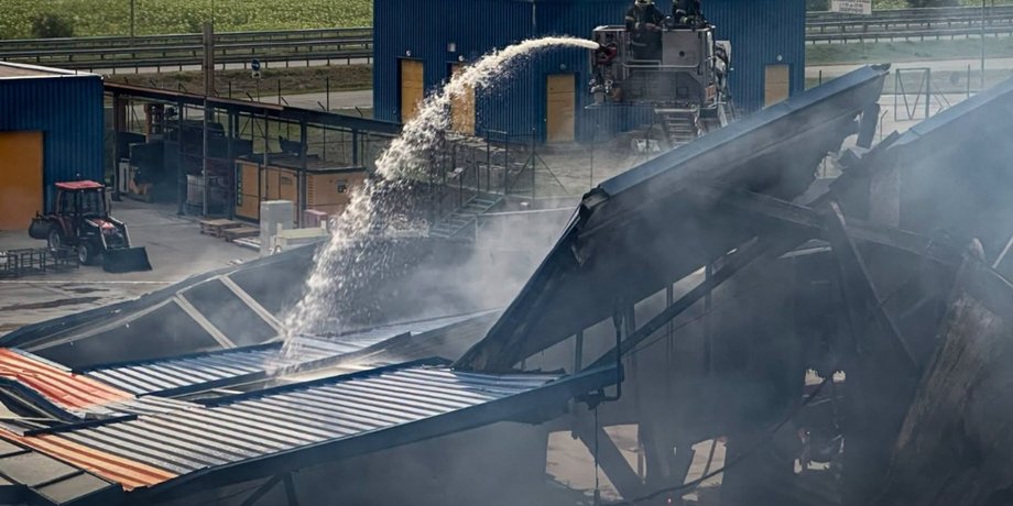 Загарбники вдарили ракетами: 17 українців загинули, продовольчі склади зруйновано