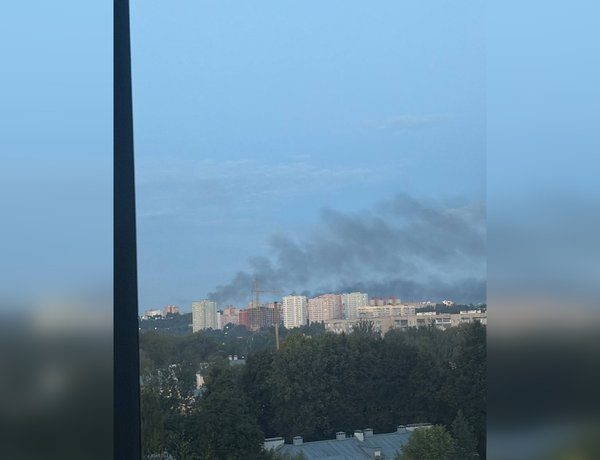 Дрони атакували Ярославський НПЗ: потужні вибухи та палаюче підприємство
