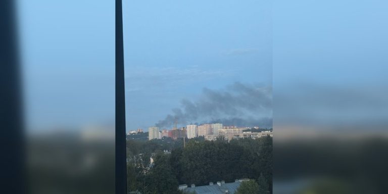 Дрони атакували Ярославський НПЗ: потужні вибухи та палаюче підприємство 17 Дрони атакували Ярославський НПЗ: потужні вибухи та палаюче підприємство 17
