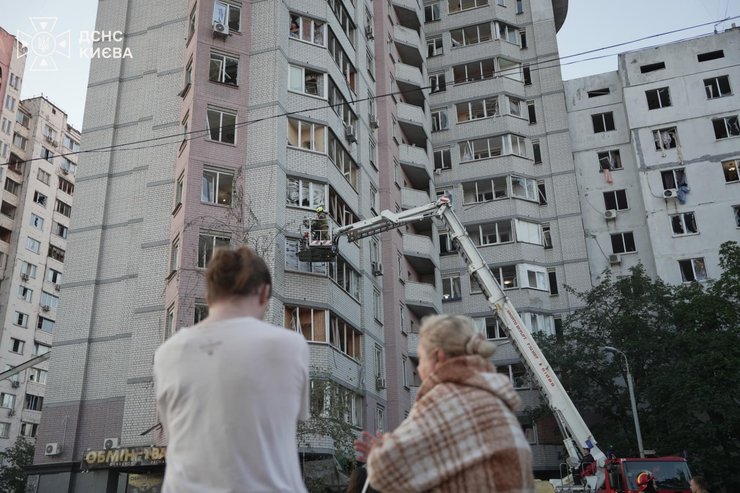 Київ під ударом: ворог застосував балістичні ракети 13 Київ під ударом: ворог застосував балістичні ракети 13