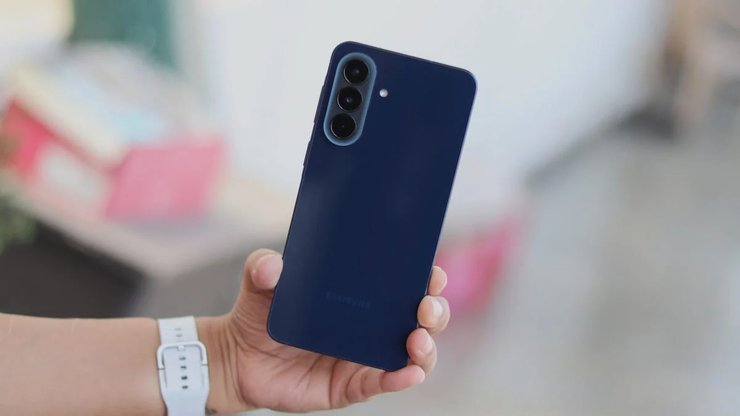 5 доступніших смартфонів, що конкурують з OnePlus: обирай свій Samsung, Moto чи Pixel 12 5 доступніших смартфонів, що конкурують з OnePlus: обирай свій Samsung, Moto чи Pixel 12