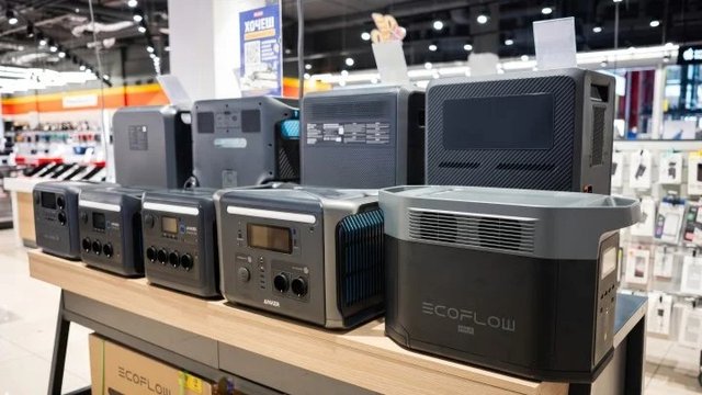 Зростання продажів зарядних пристроїв у магазинах “Епіцентр” на 28% та акумуляторів – на 44% зафіксовано на тлі інтенсивних ракетних атак.