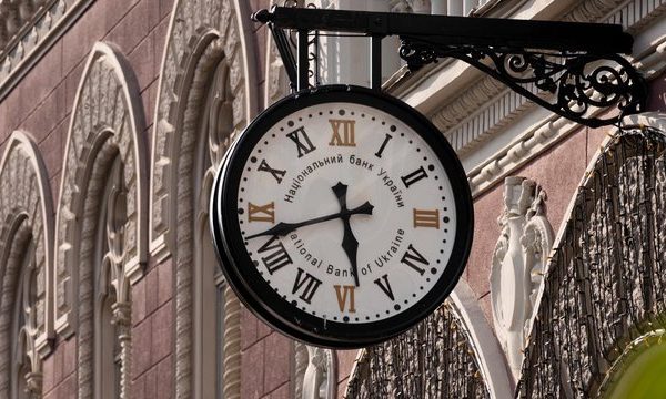 Національний банк України спростовує чутки про необхідність вказувати податковий номер та повний номер платіжної картки на чеках.