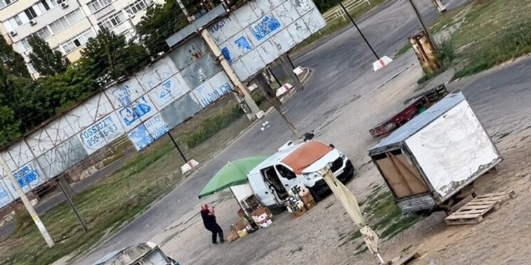 Херсон: ворожий FPV-дрон атакував продавця, чоловік пережив удар 1
