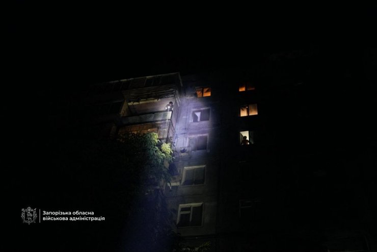 Київ та Запоріжжя під обстрілом: дрони пошкодили багатоповерхівки 5 Київ та Запоріжжя під обстрілом: дрони пошкодили багатоповерхівки 5