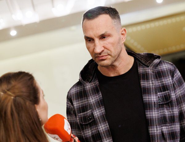 Володимир Кличко презентував книгу: Як зупинити російські перешкоди