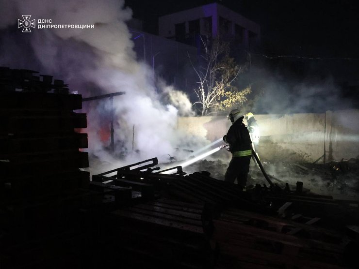 Дрони РФ атакували ТРЦ на Дніпровщині: подробиці від Фокус 3 Дрони РФ атакували ТРЦ на Дніпровщині: подробиці від Фокус 3
