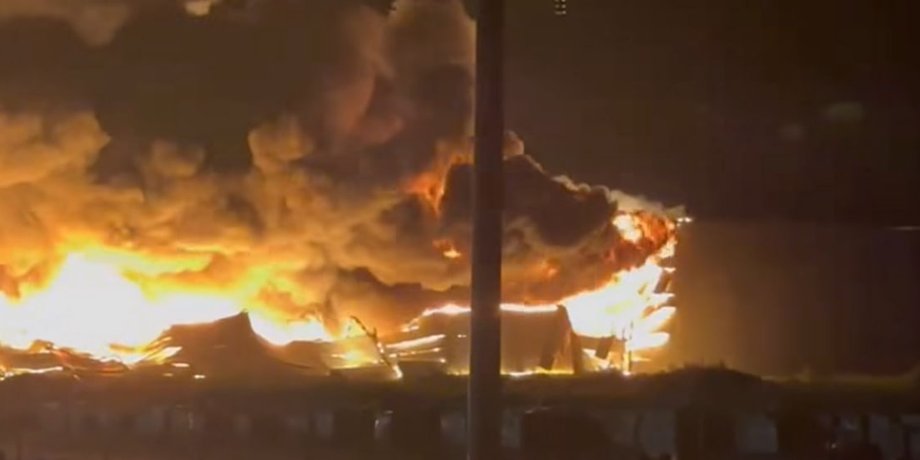 Росія вдарила по Дніпровських складах: "Біосфера" зазнала повного знищення. 4 Росія вдарила по Дніпровських складах: "Біосфера" зазнала повного знищення. 4
