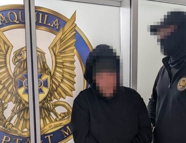 СБУ викрила та затримала російську агентку в Києві, запобігши замаху на опозиціонера.