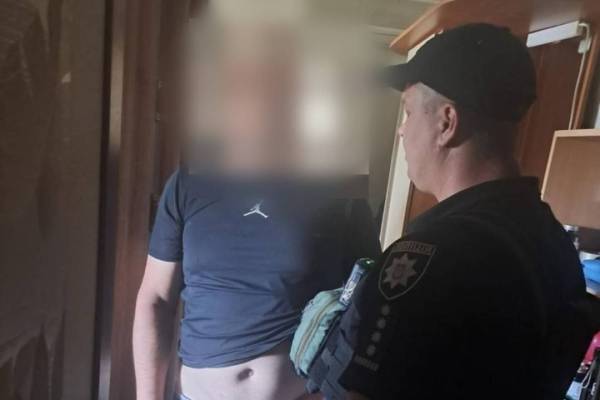 У Харкові поліція приборкала чоловіка, який погрожував матері нецензурною лайкою