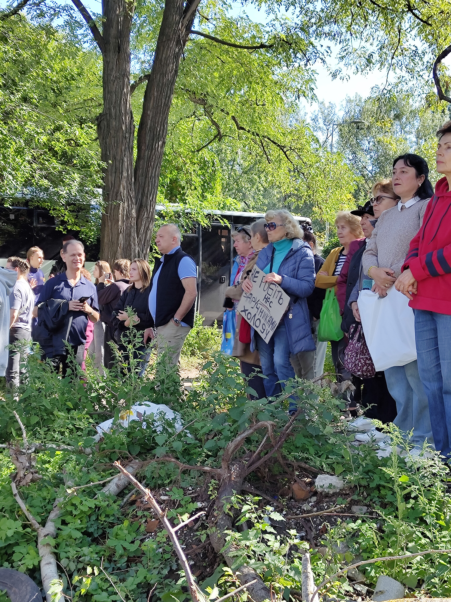 Кияни на Теремках захистили дерева: протест проти будівництва теплотраси переріс у сутички 16