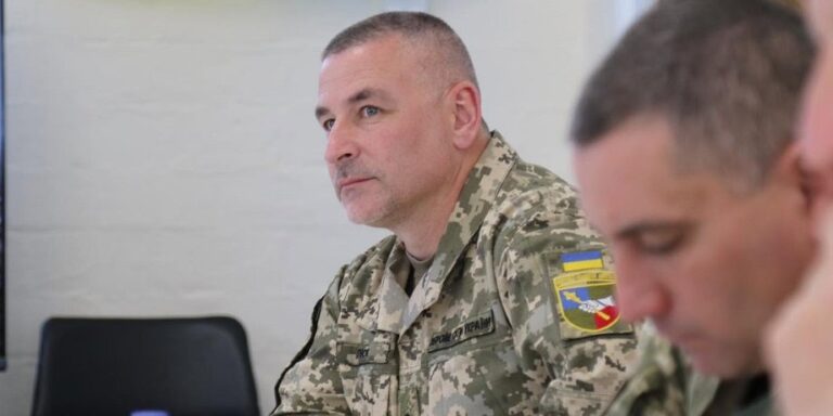 Командувач ОК «Схід» Віктор Ніколюк залишається на посаді: пояснення пресслужби 15 Командувач ОК «Схід» Віктор Ніколюк залишається на посаді: пояснення пресслужби 15