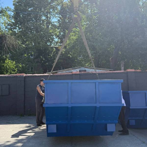 Харків отримав сучасні контейнери для безпечного поводження з відходами 12