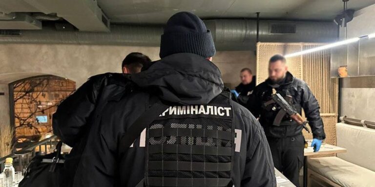 Зеленський оголосив про нове декларування для поліції та Сил оборони 22
