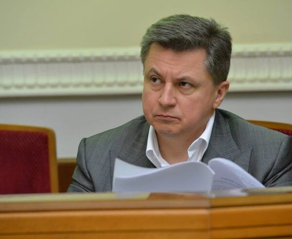 Розкриваємо статки Азарова: що насправді належить екс-прем’єру та його нащадку