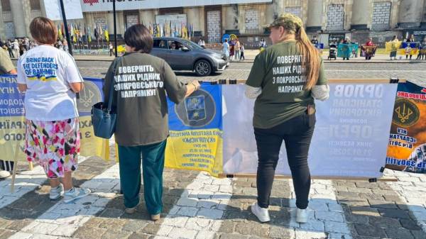«Не мовчи. Полон вбиває»: харків'яни вимагають звільнення з полону захисників 9