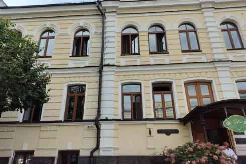 Російський удар пошкодив історичну будівлю Софії Київської