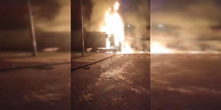 Розпочалася пожежа на АЗС біля кордону: палають вантажівки в Ягодині 19