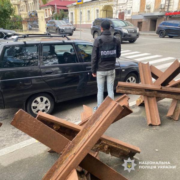Харків'янин за $3000 продавав фейкові дозволи на проживання: викрито шахрая 11